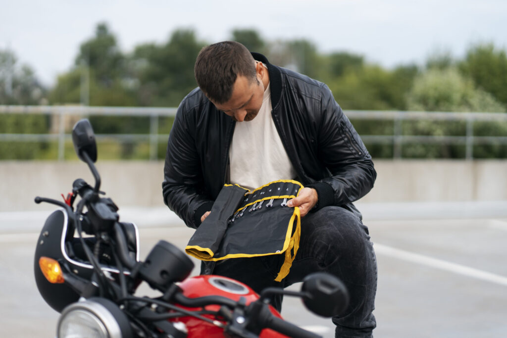 Motociclista con moto DARROW
